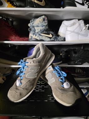 🔥 New Balance 574 Grey Suede Sneakers with Bright Blue Laces Size 10.5 D Men's